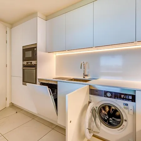 Apartment Cond Bayline - Blue Horizon - - Pool - Gym - Enguia - By Bedzy *